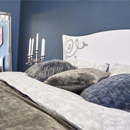 Designer Apartment In The Center Lviv Bagian luar foto
