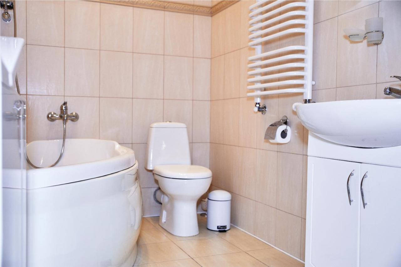 Designer Apartment In The Center Lviv Bagian luar foto