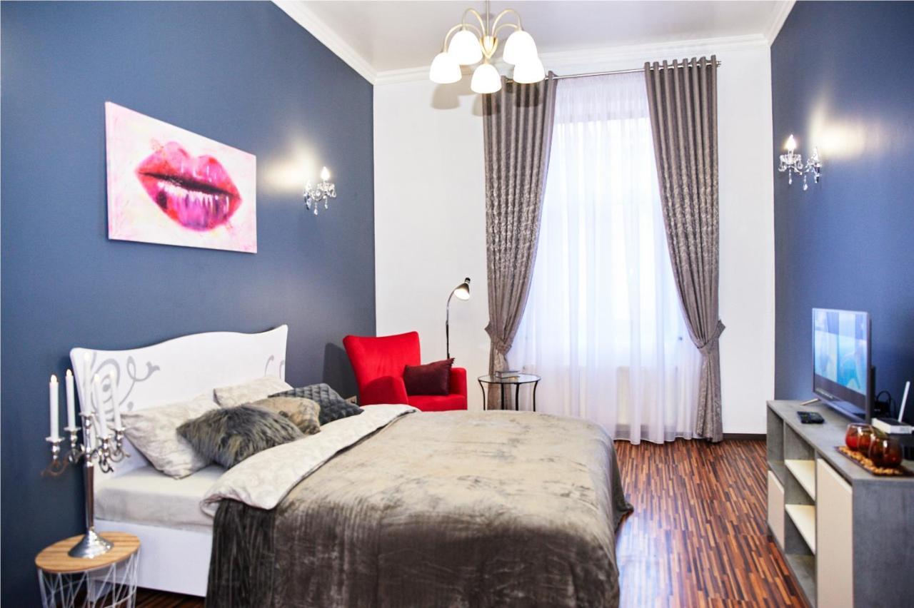 Designer Apartment In The Center Lviv Bagian luar foto