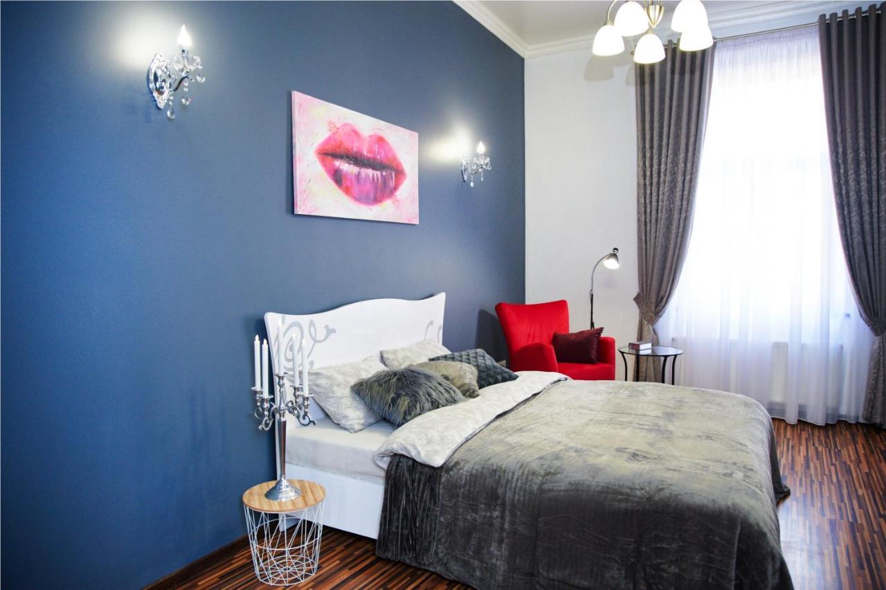 Designer Apartment In The Center Lviv Bagian luar foto
