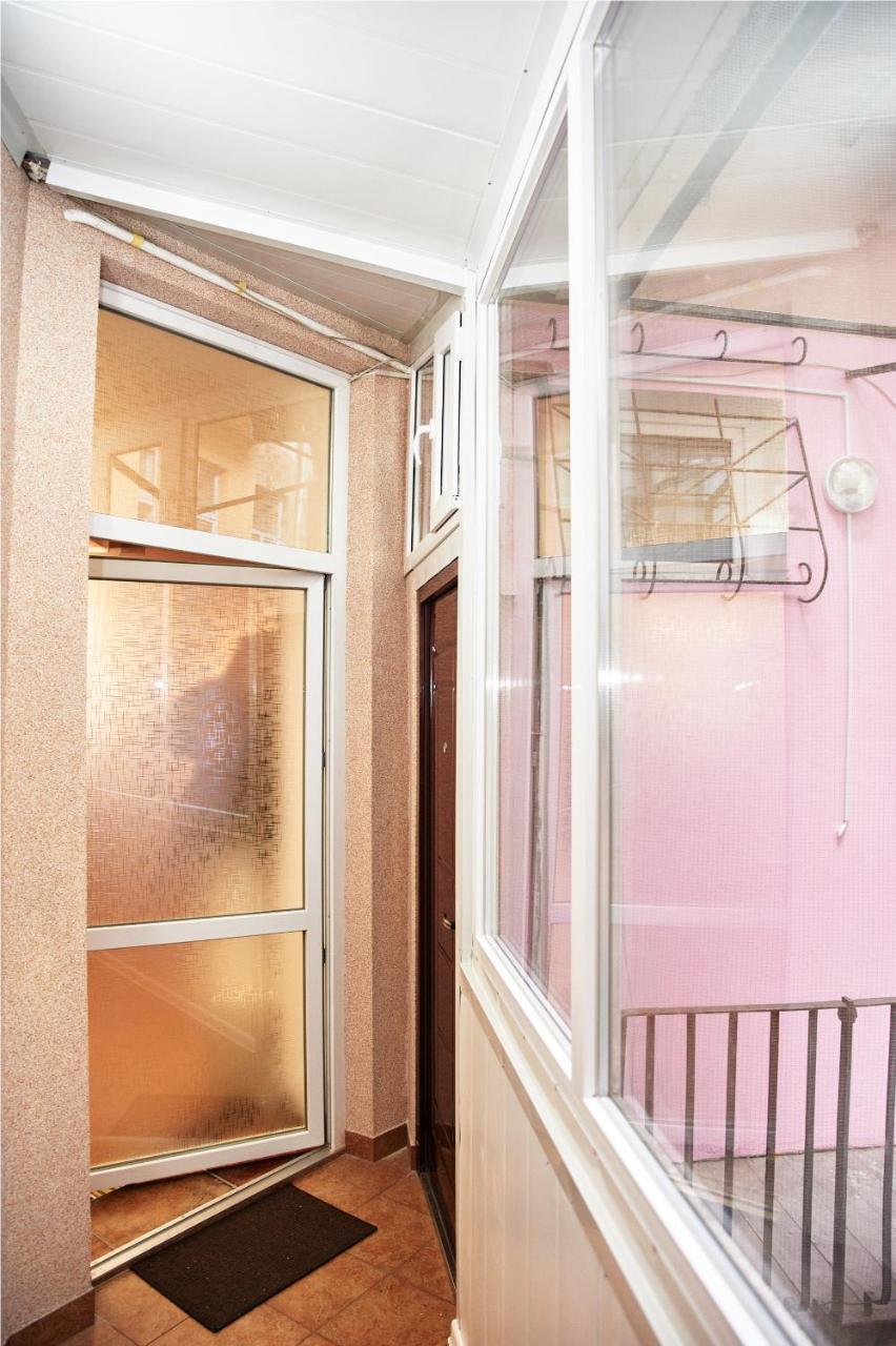 Designer Apartment In The Center Lviv Bagian luar foto