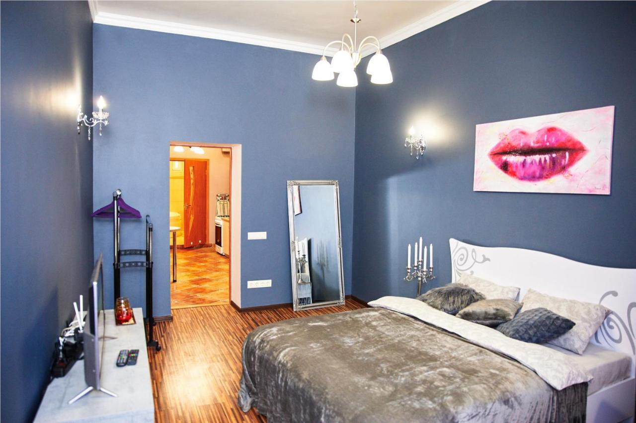 Designer Apartment In The Center Lviv Bagian luar foto
