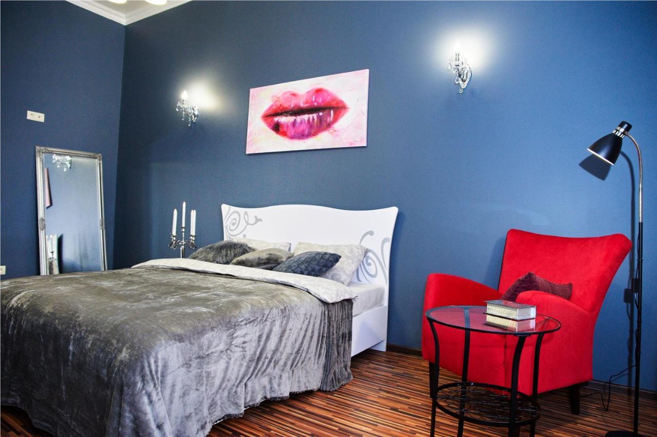 Designer Apartment In The Center Lviv Bagian luar foto