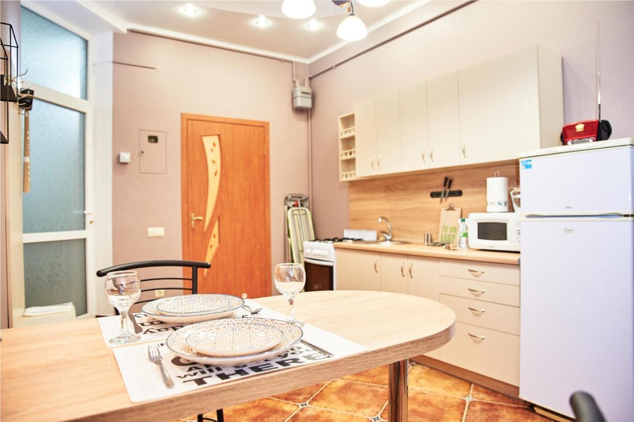Designer Apartment In The Center Lviv Bagian luar foto