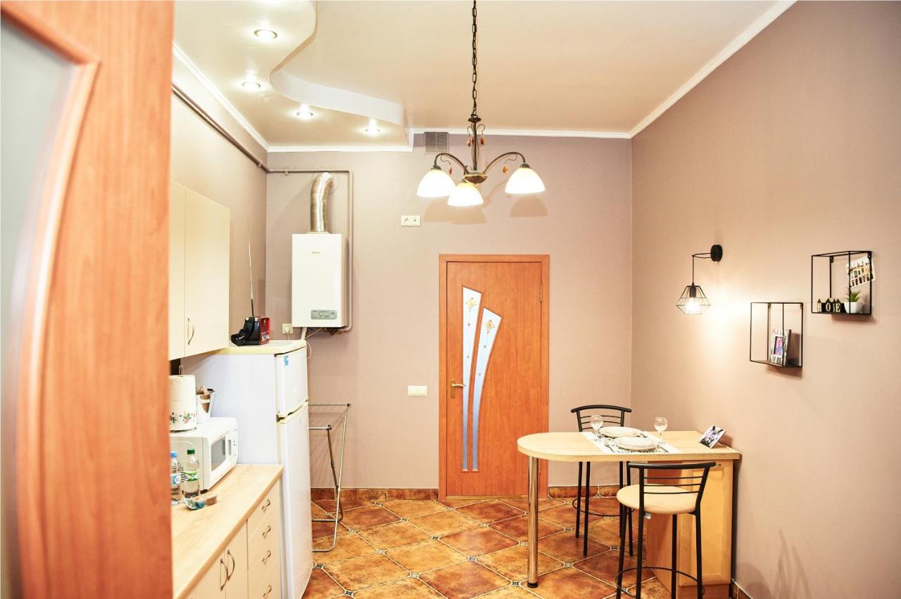 Designer Apartment In The Center Lviv Bagian luar foto