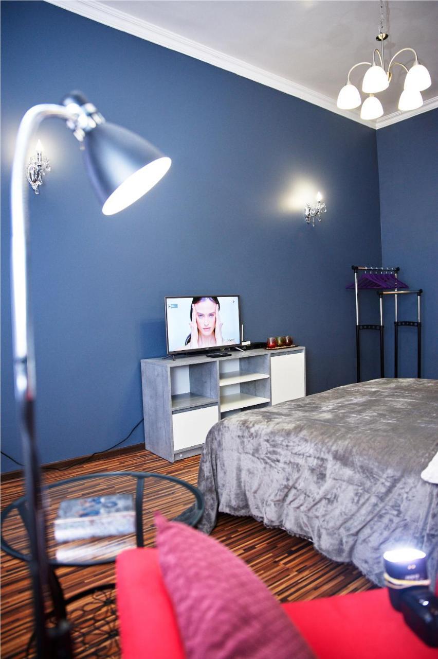 Designer Apartment In The Center Lviv Bagian luar foto