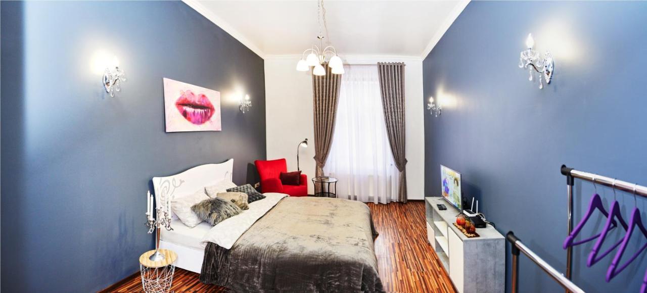 Designer Apartment In The Center Lviv Bagian luar foto